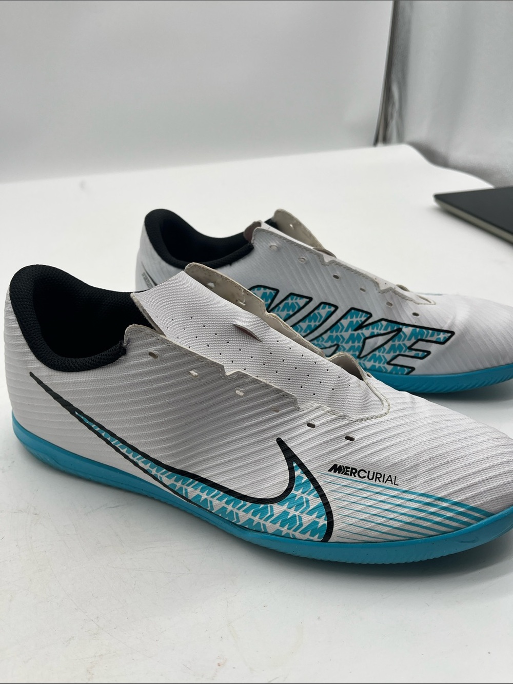 Nike White & Teal Mercurial Indoor Soccer Shoes women’s 11